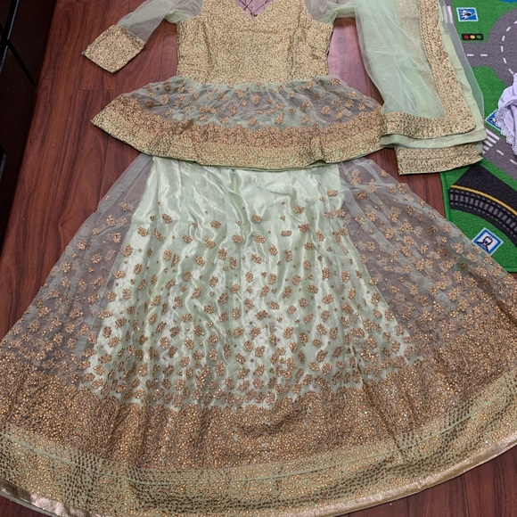 Used like new heavy embellished Indian/Pakistani Lengha party dress - Picture 2 of 8